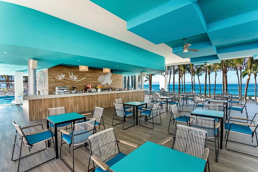 bar-poolside-riu-vallarta