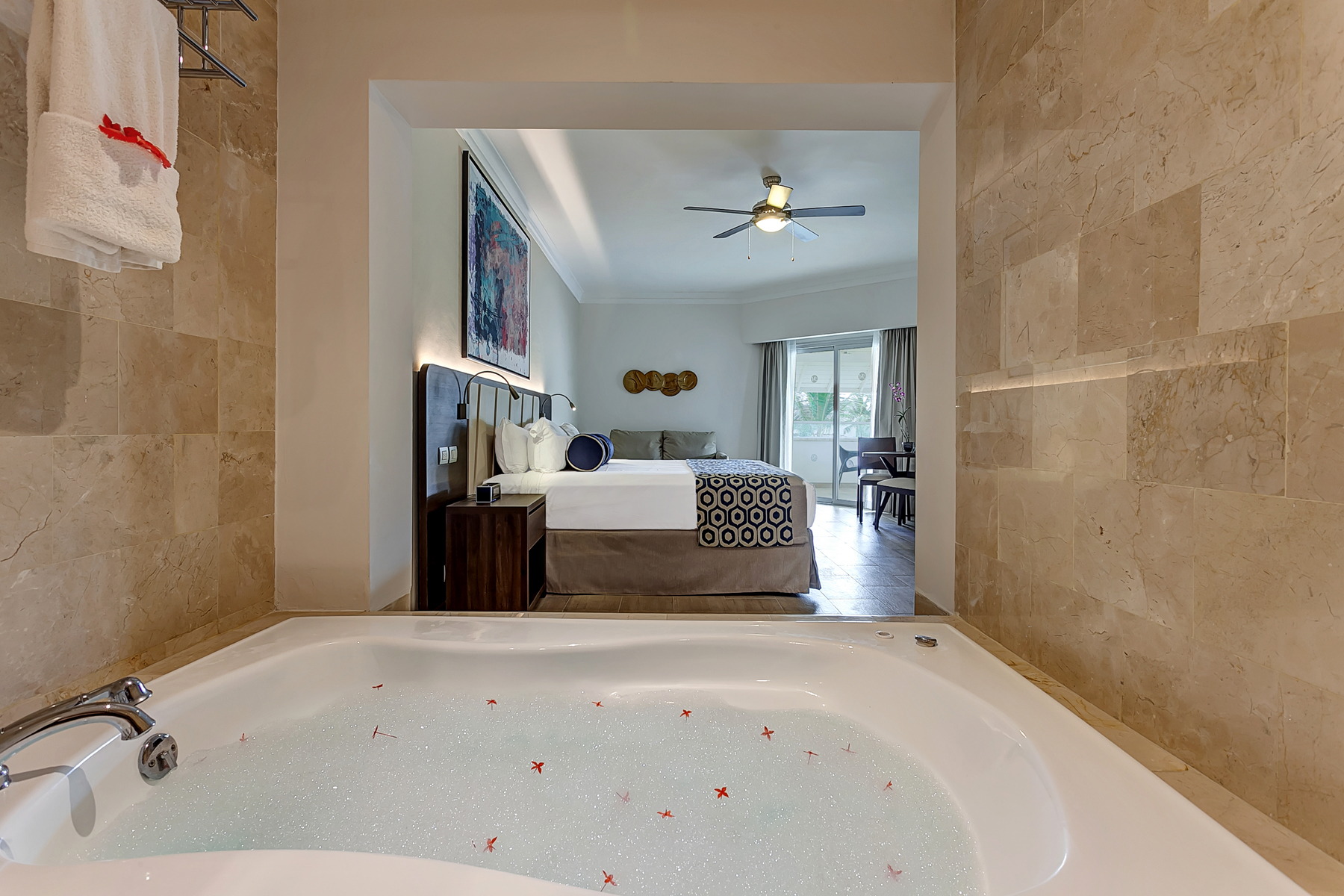 Diamond Club Luxury Jacuzzi Junior Suite
