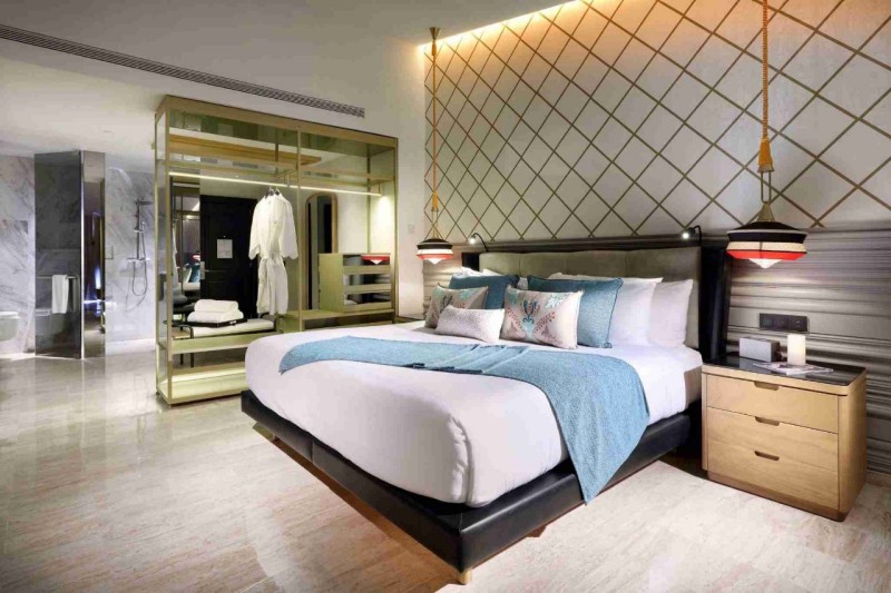 Junior Suite Poolside
