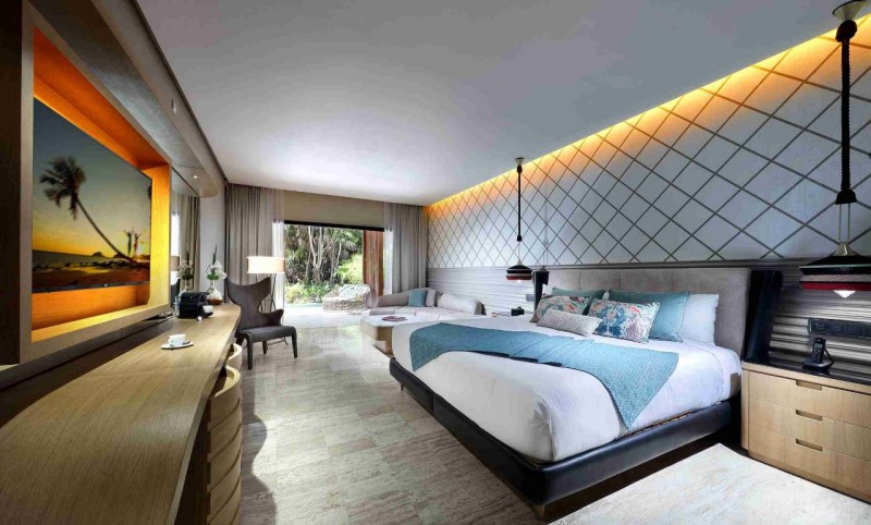 unior Suite Private Pool Poolside