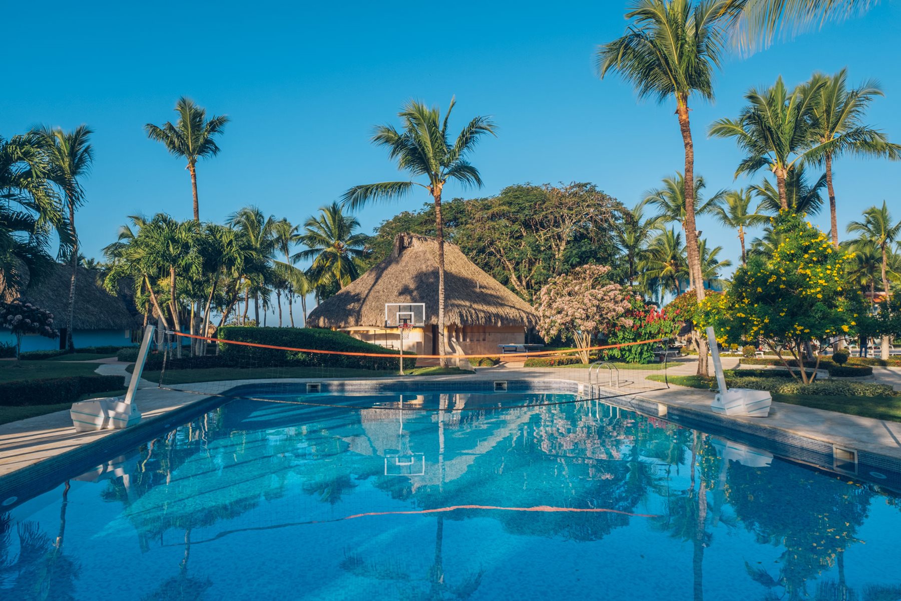 lrm-iberostar-hacienda-dominicus-pool-act-01