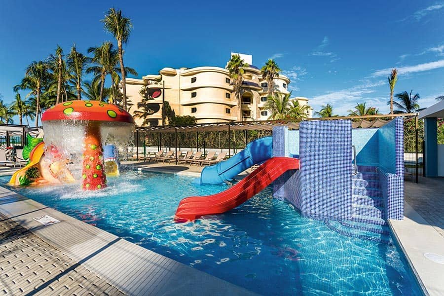 pool-kids-riu-vallarta