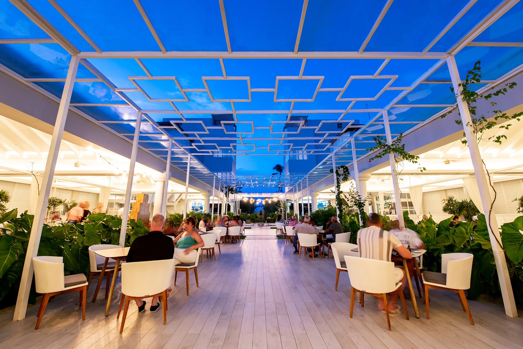 puj-grand-sirenis-punta-cana-bar-pergola-01