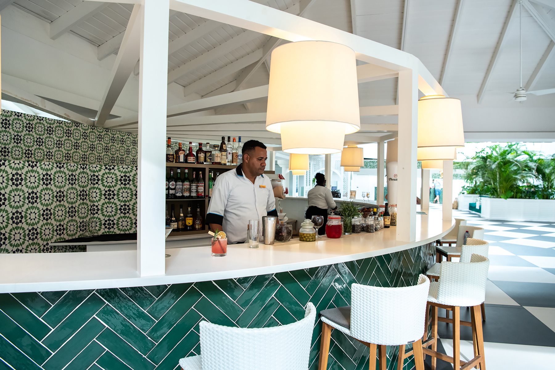 puj-grand-sirenis-punta-cana-bar-piramide-01