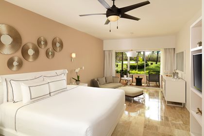 The Level Suite Tropical Palms