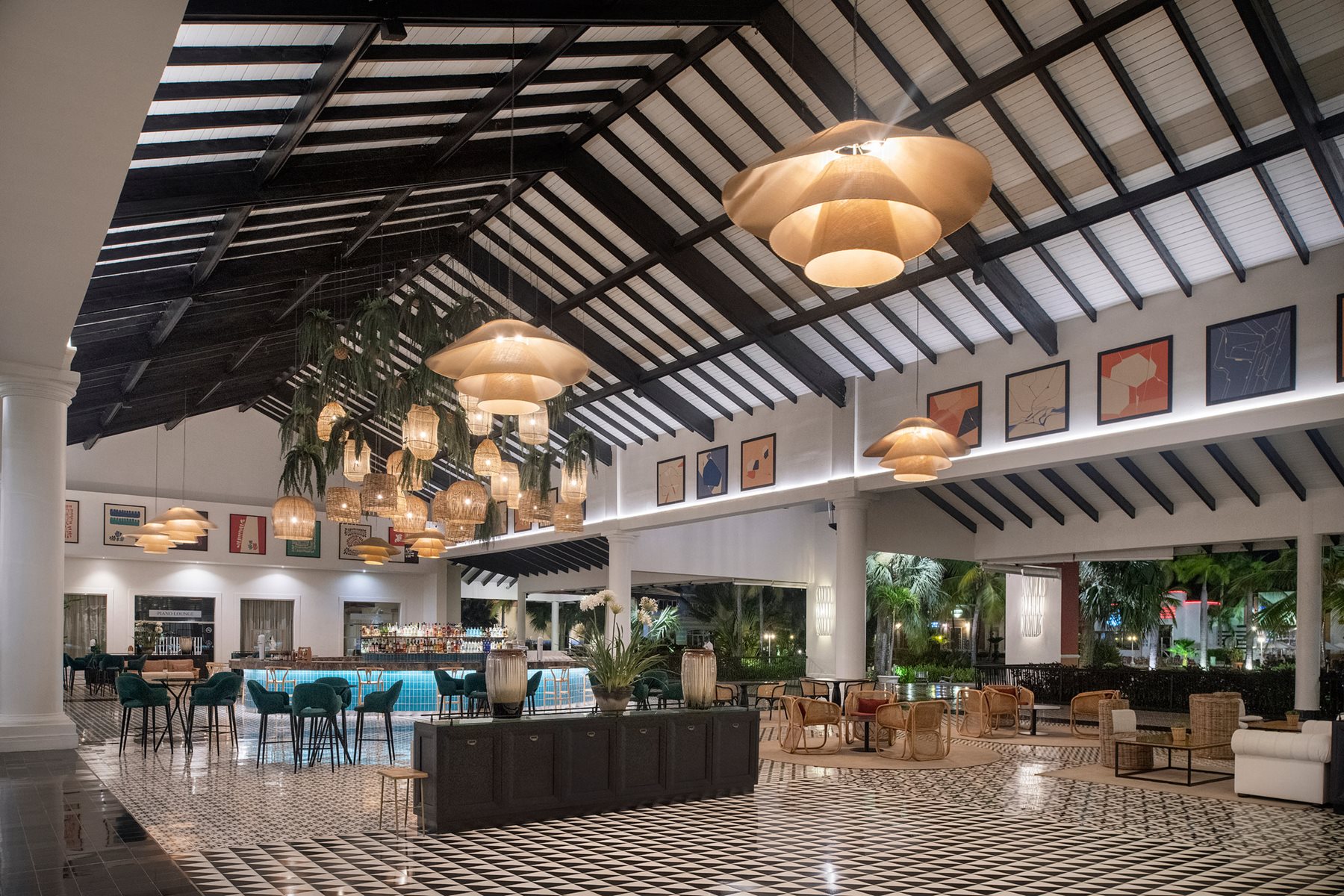 puj-ocean-blue-sand-lobby-01