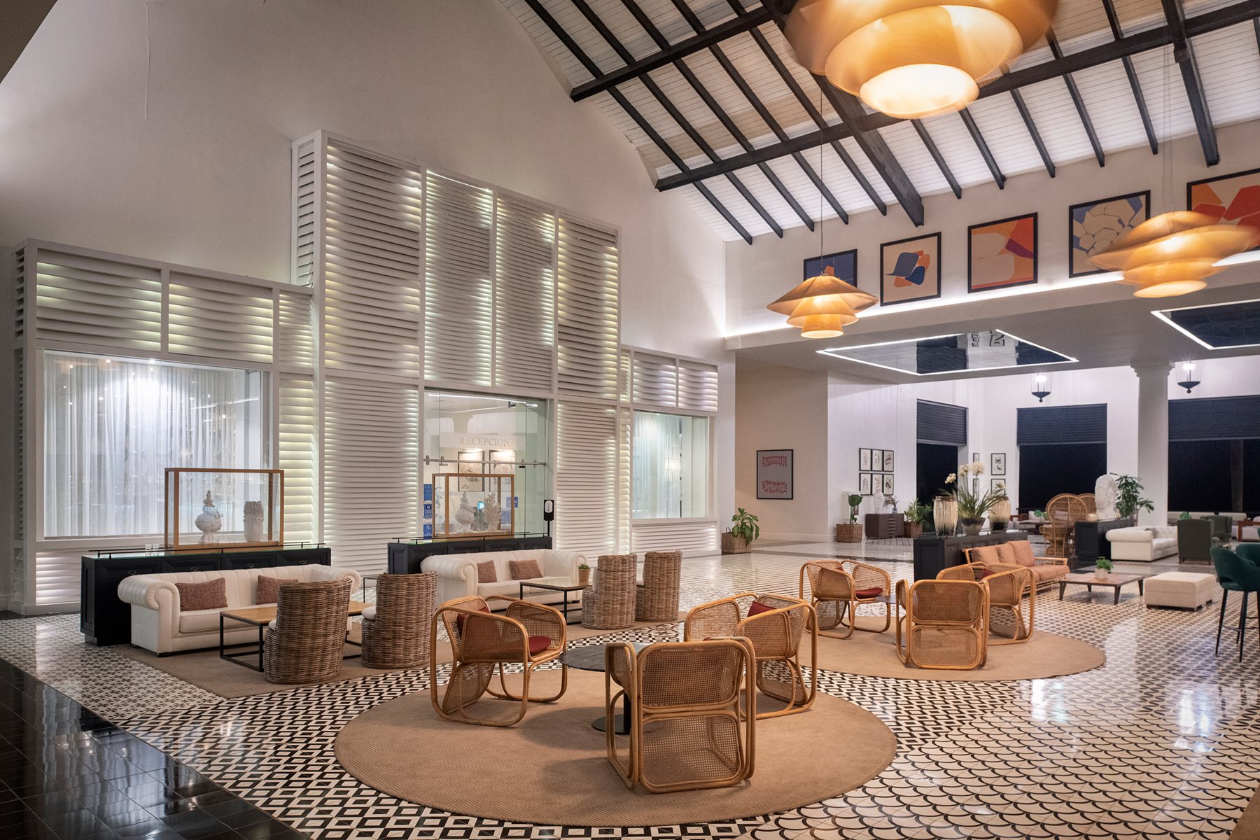 puj-ocean-blue-sand-lobby-02
