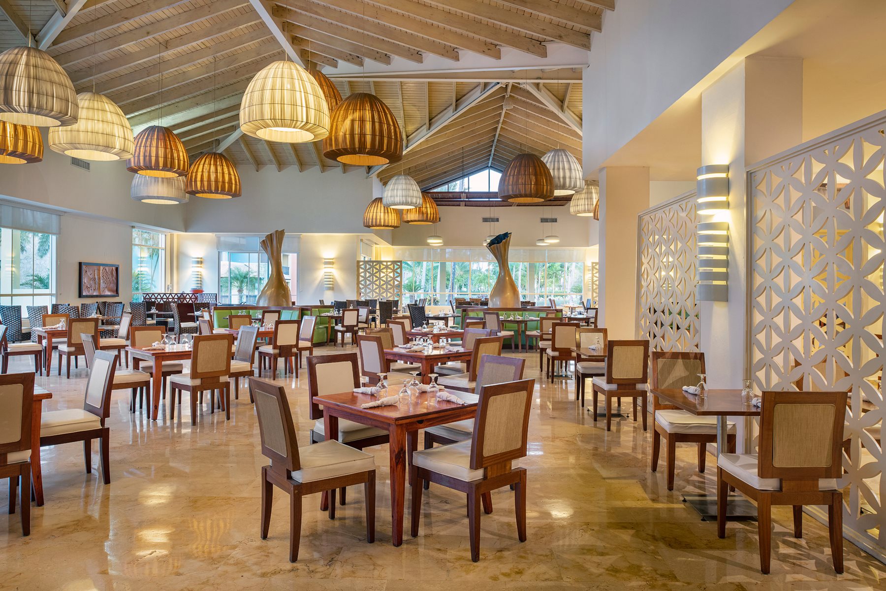 puj-ocean-blue-sand-resto-carey-tortuga-01
