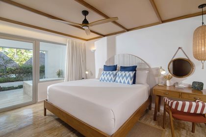 Zel Swim Up Master Suite
