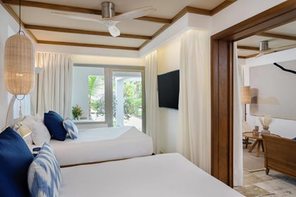 Zel Swim Up Suite