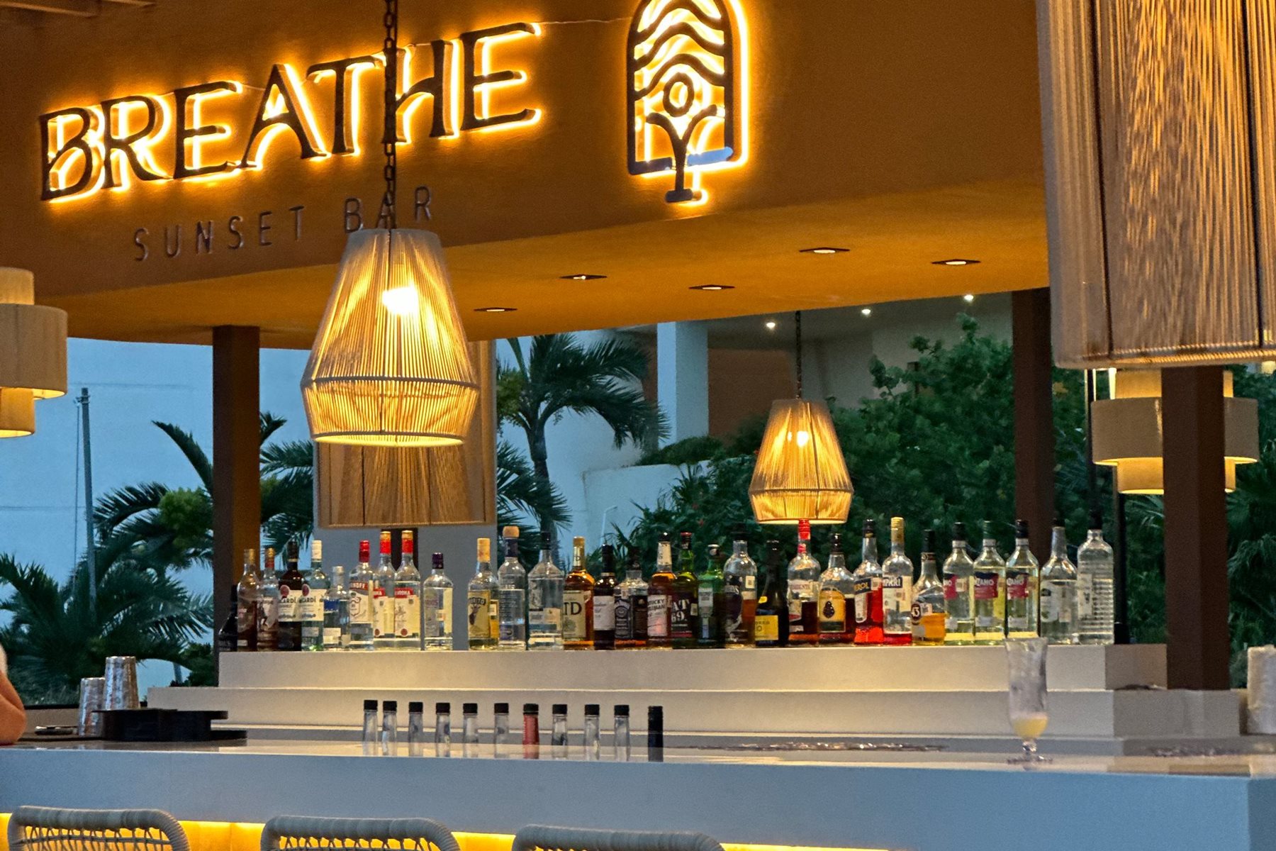 riv-grand-sirenis-mayan-bar-breathe-01