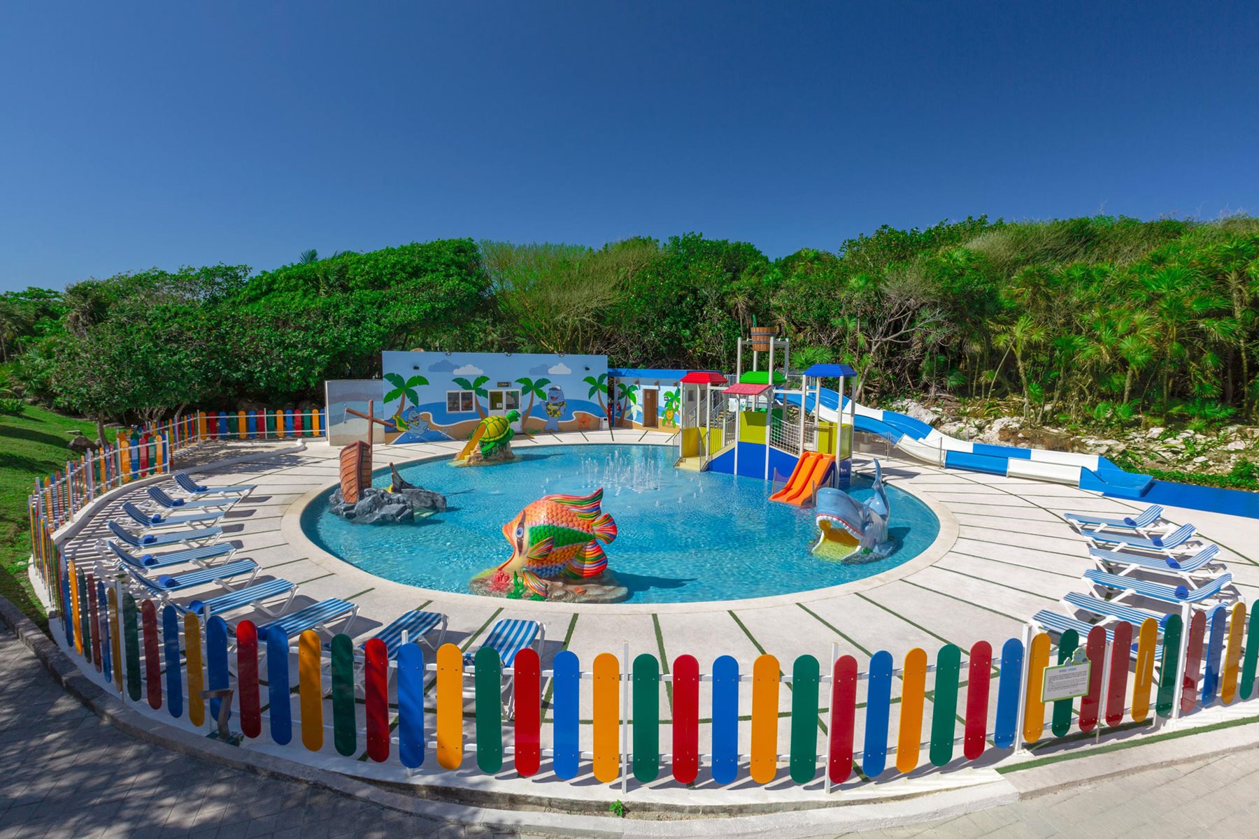 riv-grand-sirenis-mayan-pool-kids-02