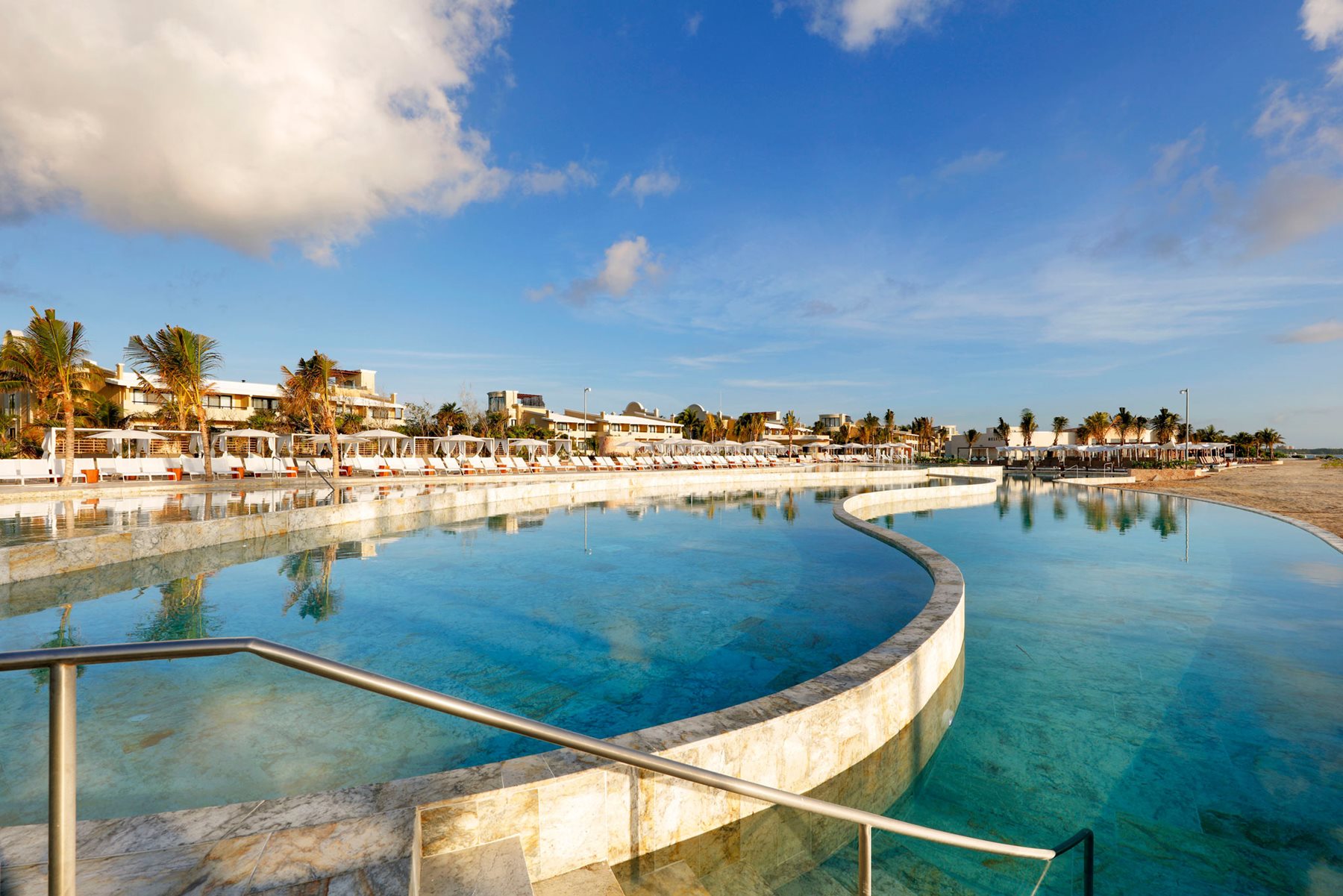 riv-trs-yucatan-pool-bchclub-01.jpg