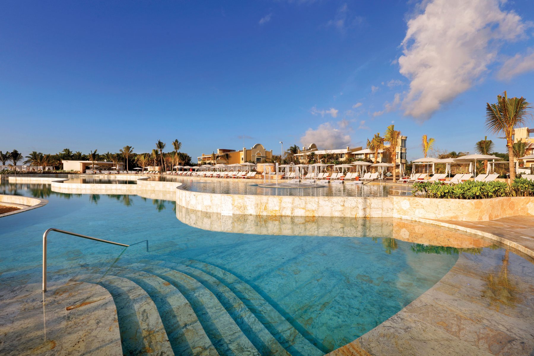 riv-trs-yucatan-pool-bchclub-02.jpg