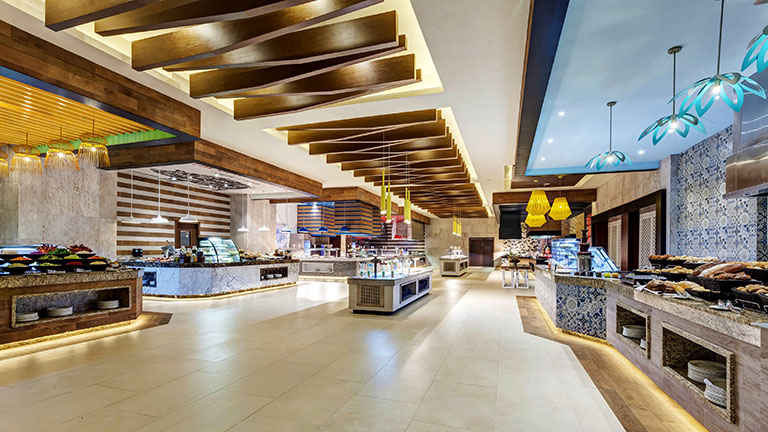 royalton-bavaro-gourmet-marche-buffet