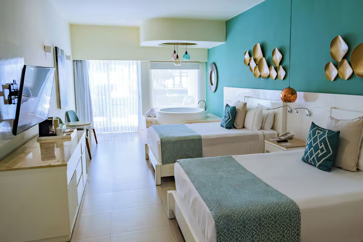 Junior Suite Pool Access
