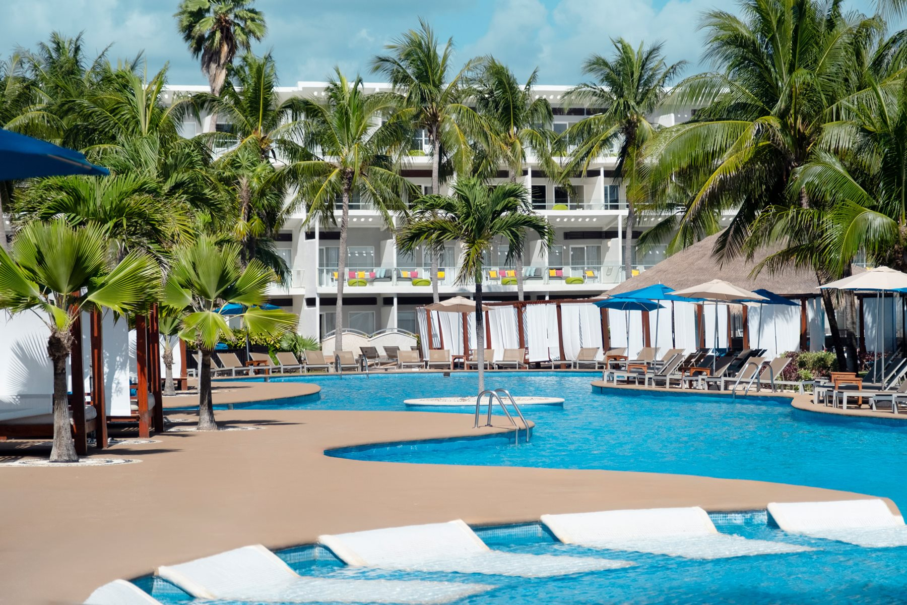 riv-iberostar-selection-riviera-cancun-pool-01-1.webp