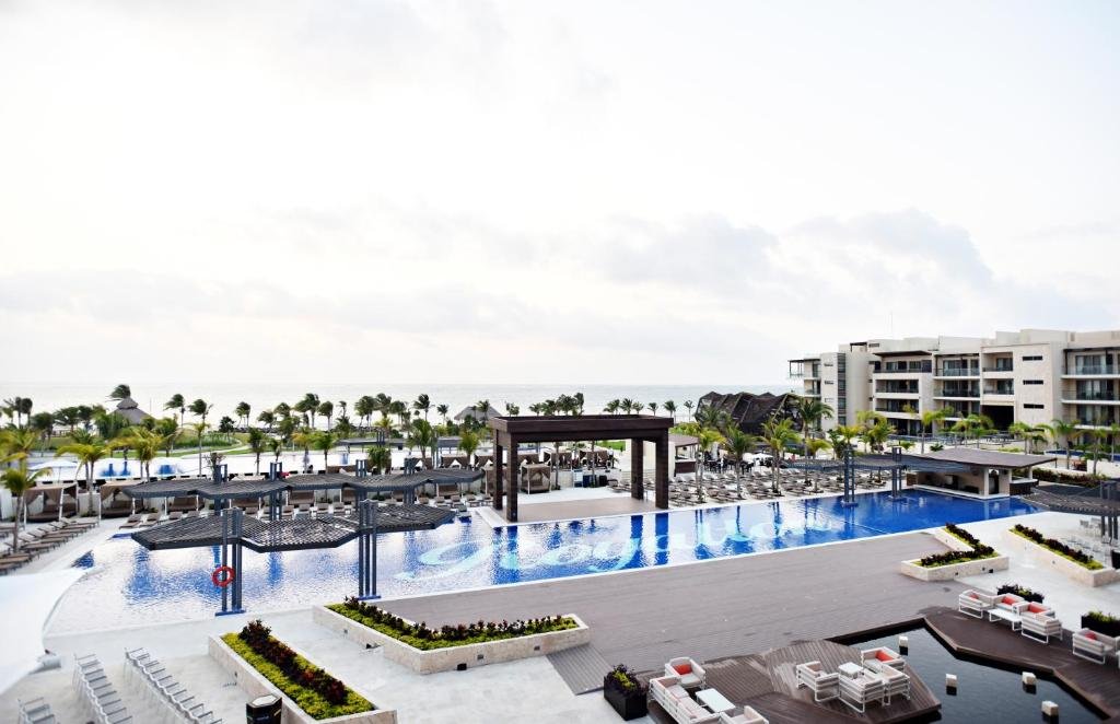Royalton Riviera Cancun resort