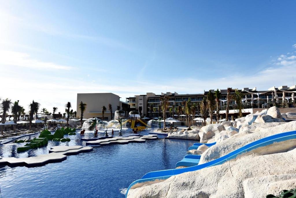 Royalton Riviera Cancun resort
