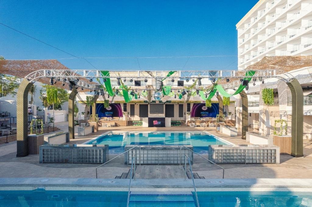 Riu Caribe resort