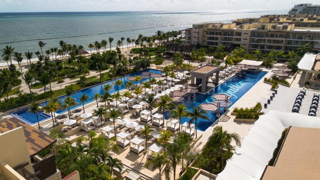 Royalton Riviera Cancun resort