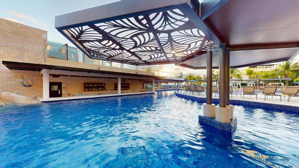 Royalton Riviera Cancun resort