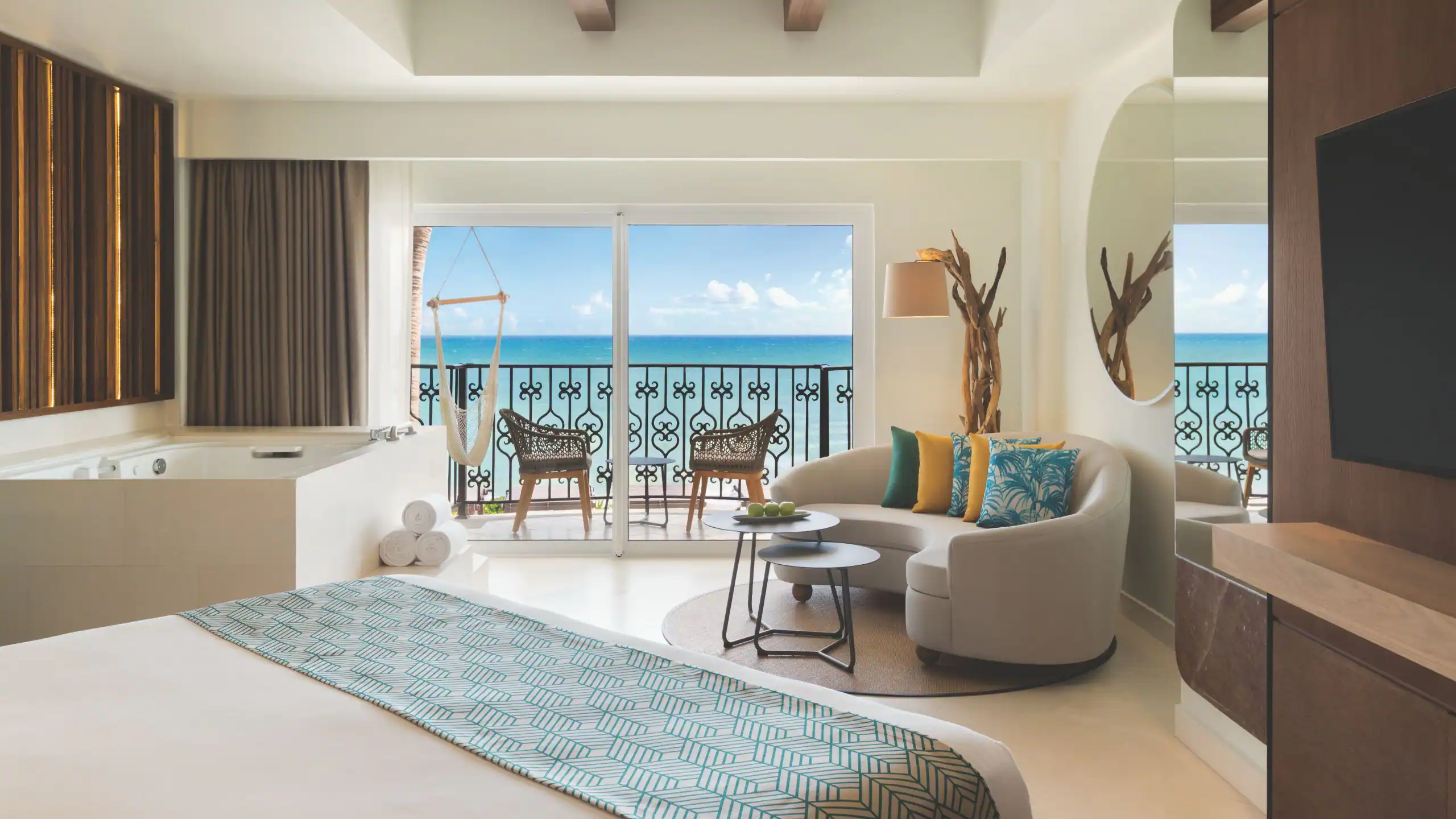 Junior Suite Ocean Front King