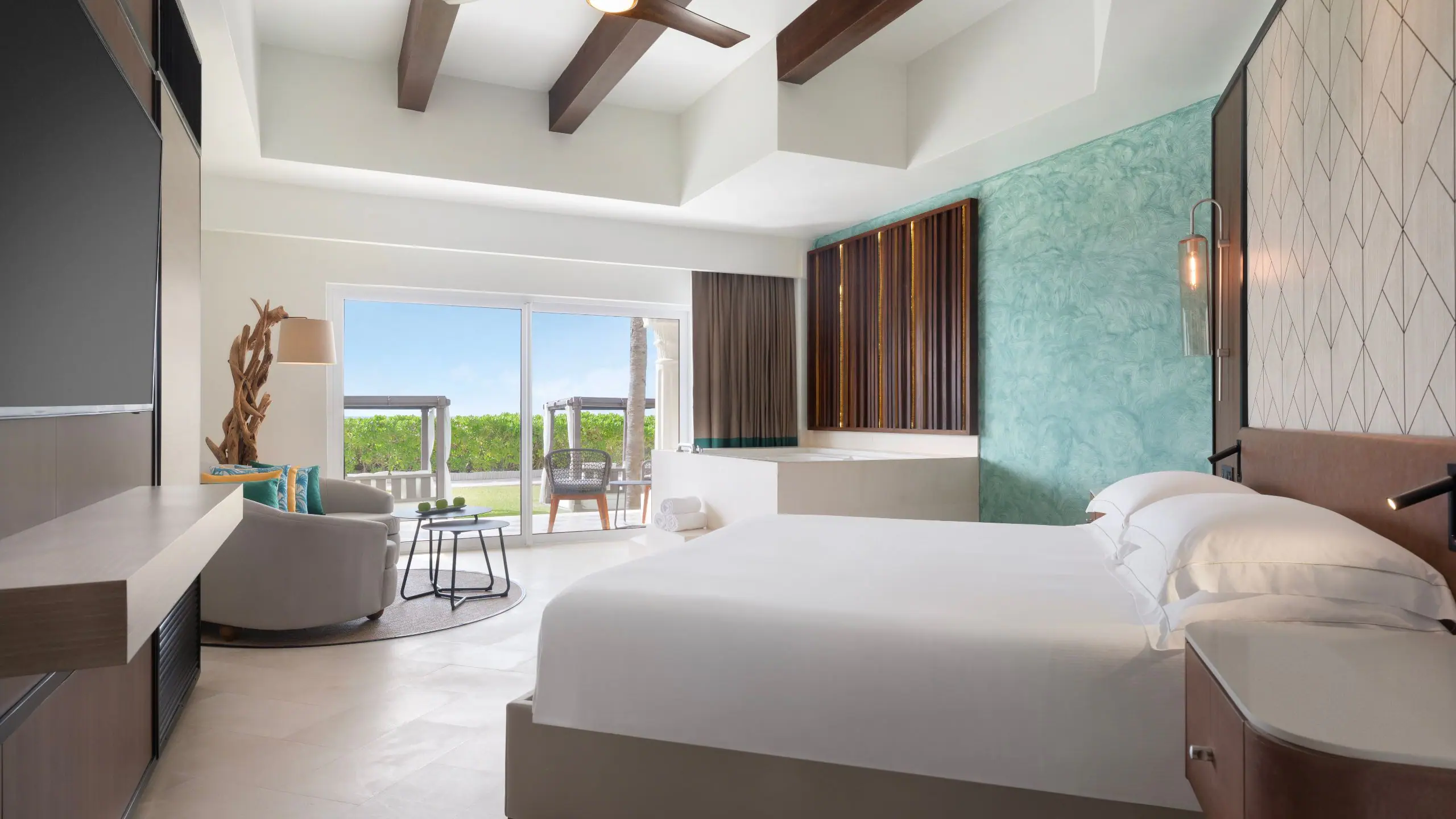 Junior Suite Ocean Front Walkout King