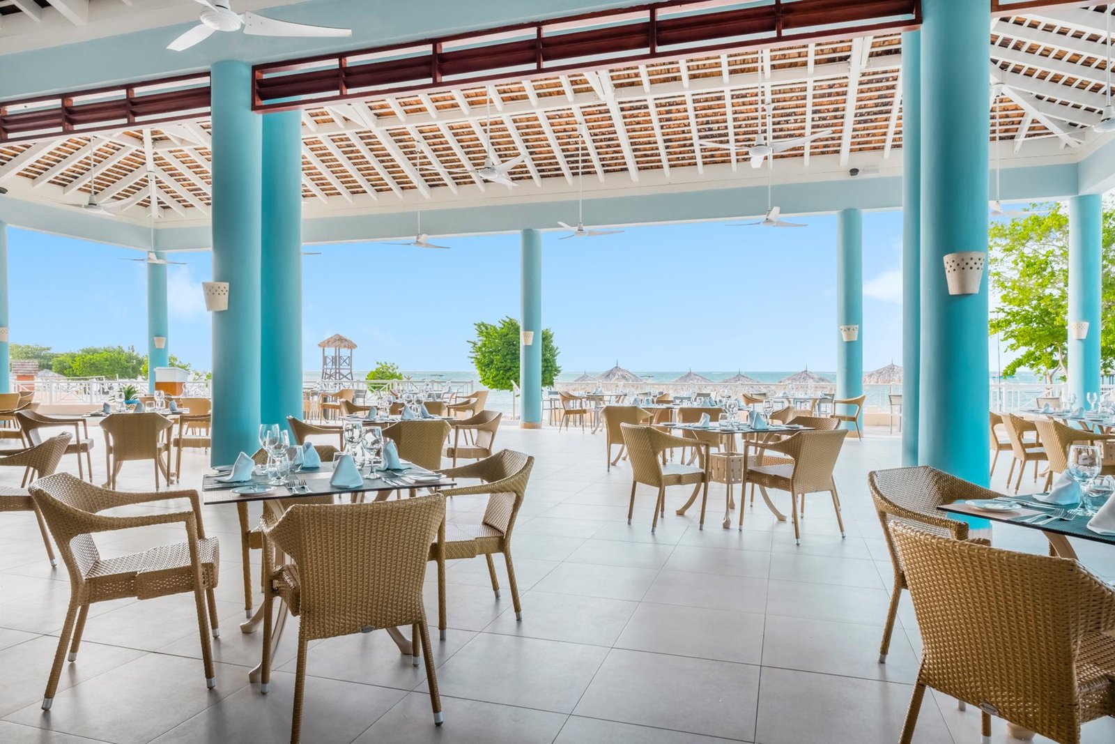 mbj-iberostar-rose-hall-beach-resto-uncle-tony-01