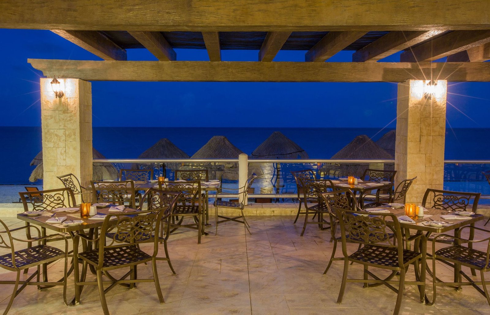 riv-moon-palace-cancun-resto-pelicanos-01