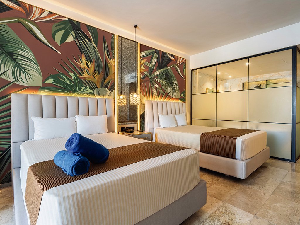 Deluxe Junior Suite Swimout
