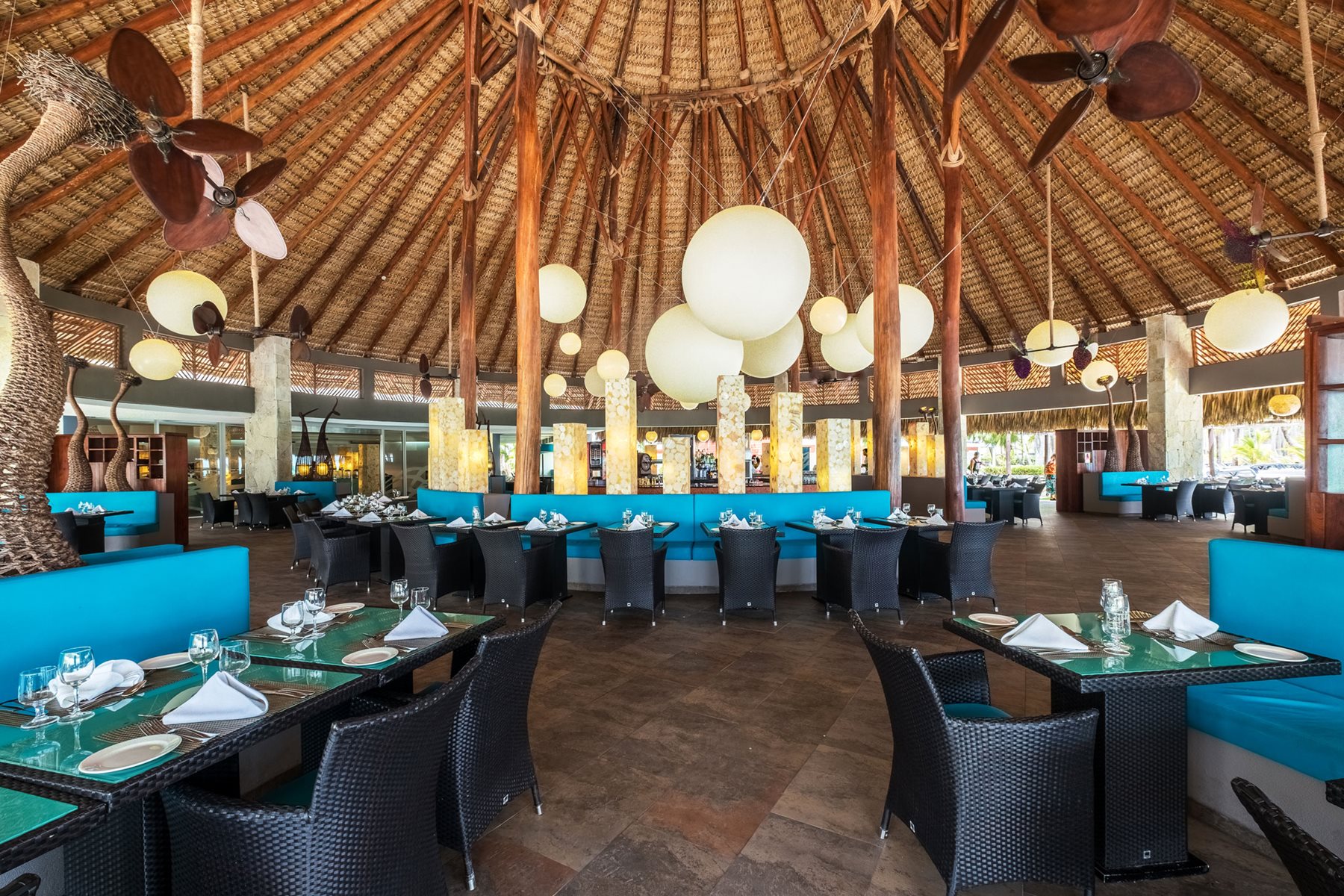 puj-barcelo-bavaro-beach-resto-brisa-01