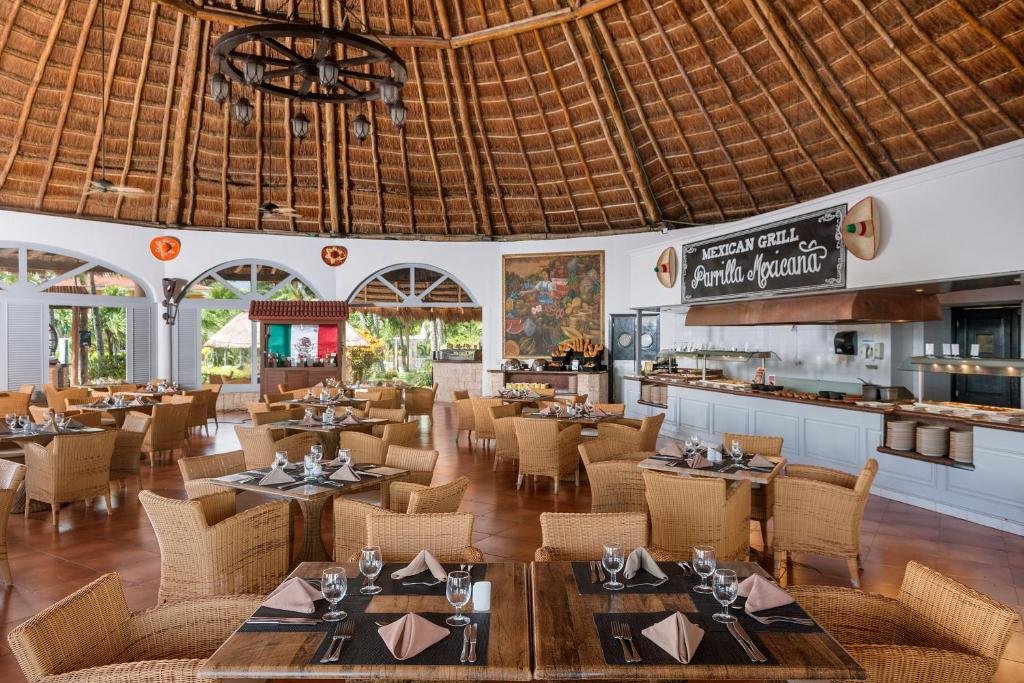 Ocean Maya Royale resort