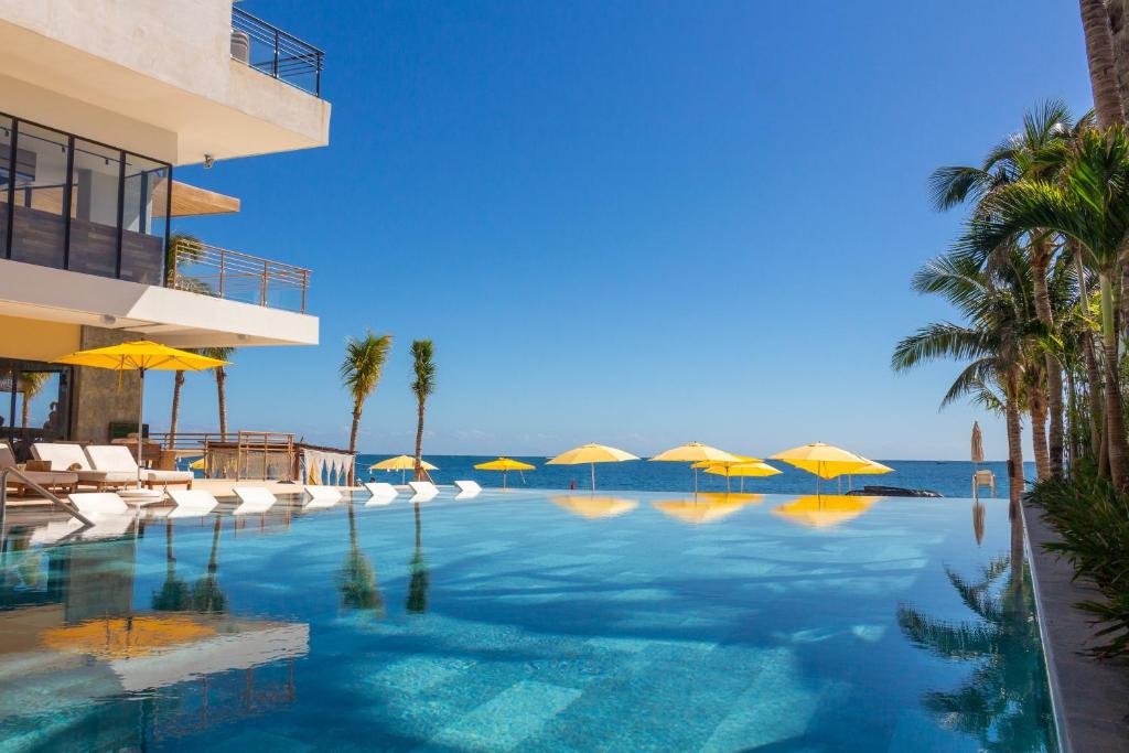 The Fives Oceanfront Puerto Morelos resort