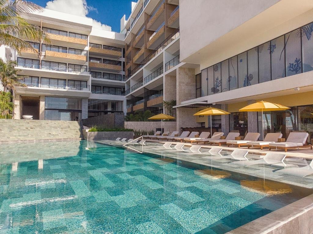 The Fives Oceanfront Puerto Morelos resort