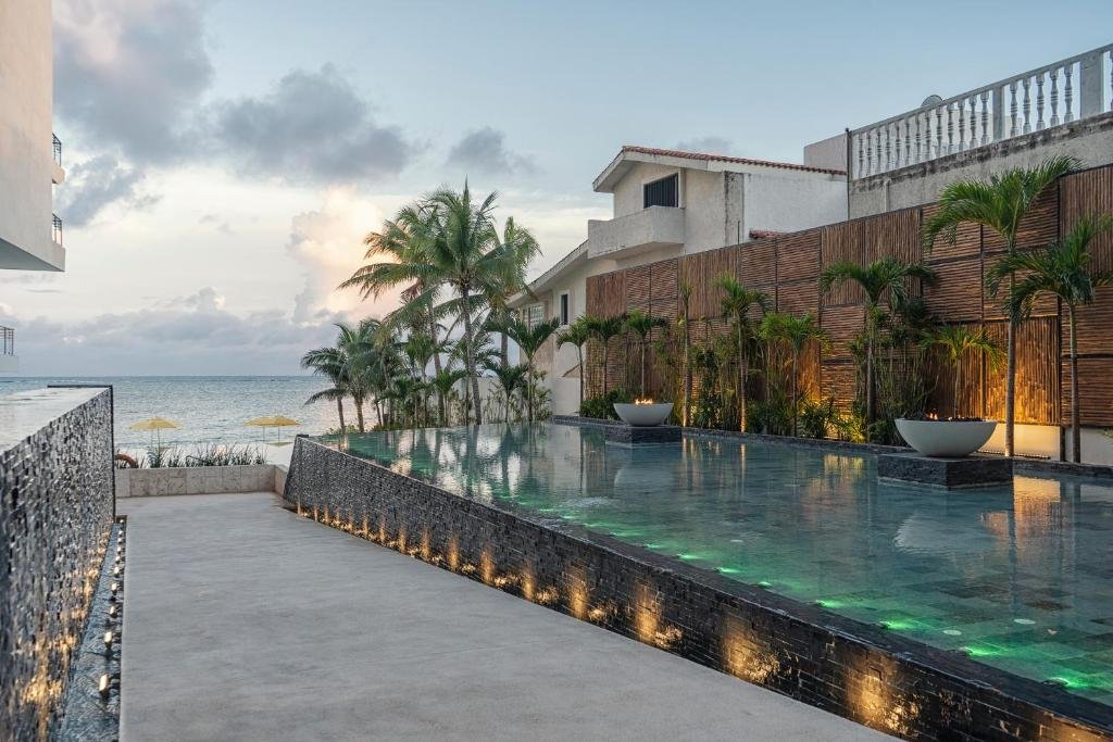 The Fives Oceanfront Puerto Morelos resort