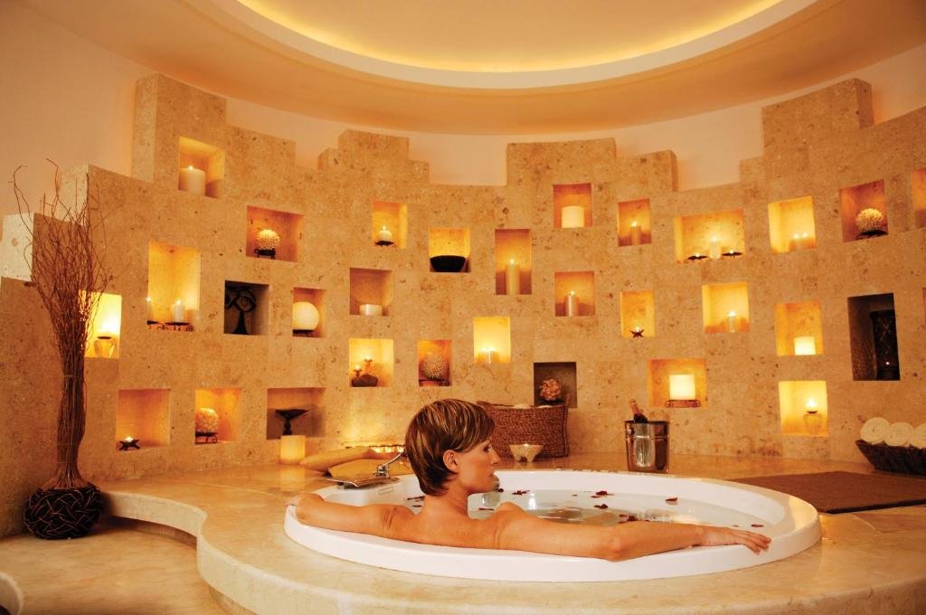 Krystal Grand Cancun resort