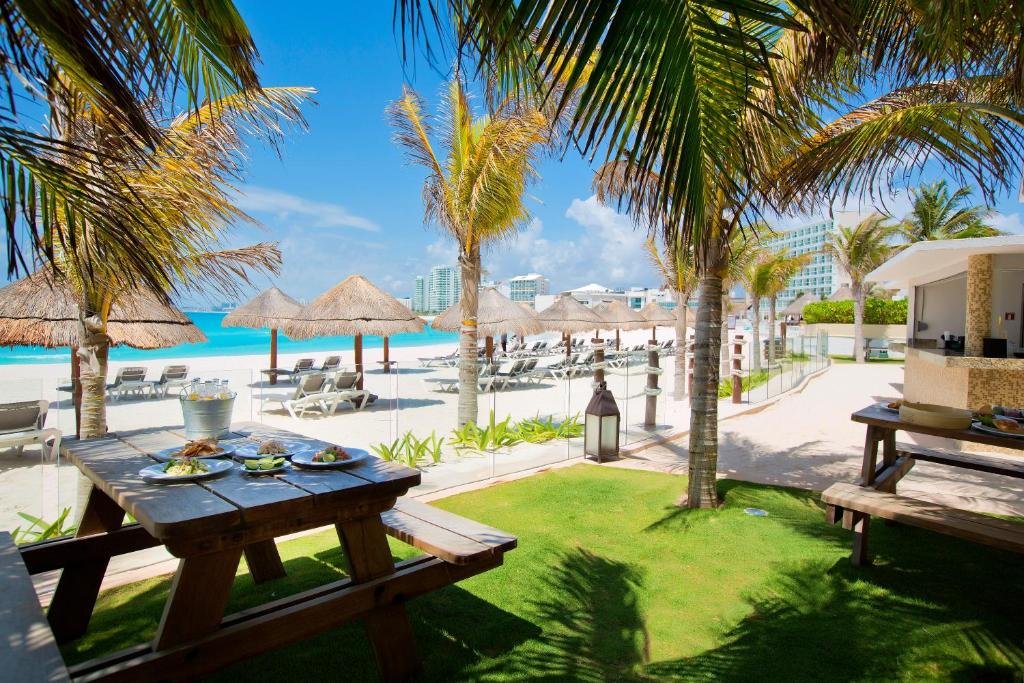 Krystal Grand Cancun resort
