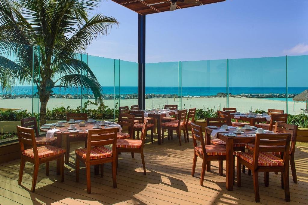 Krystal Grand Cancun resort