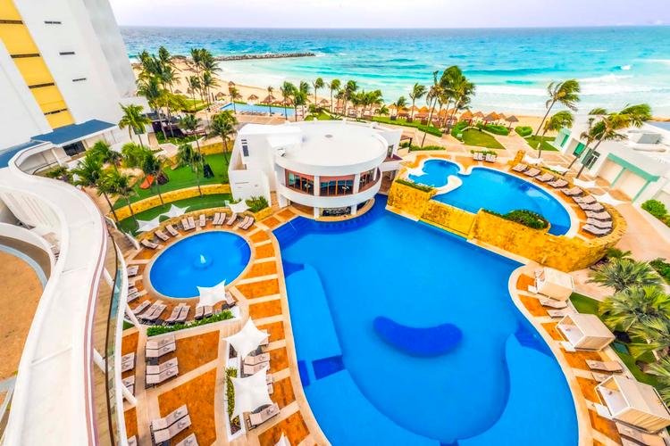 Krystal Grand Cancun resort