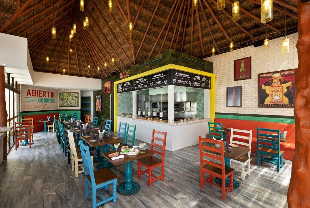 Margaritaville Island Reserve Riviera Cancún resort