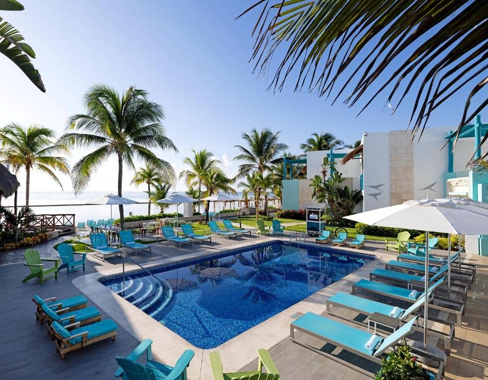 Margaritaville Island Reserve Riviera Cancún resort