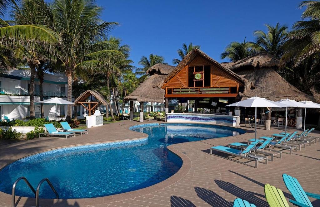 Margaritaville Island Reserve Riviera Cancún resort