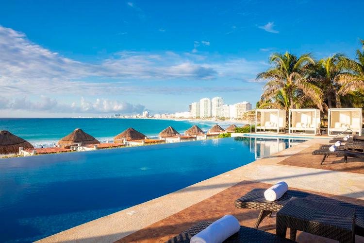 Krystal Grand Cancun resort
