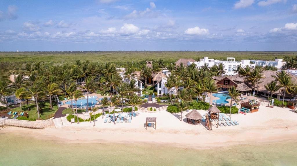 Margaritaville Island Reserve Riviera Cancún resort