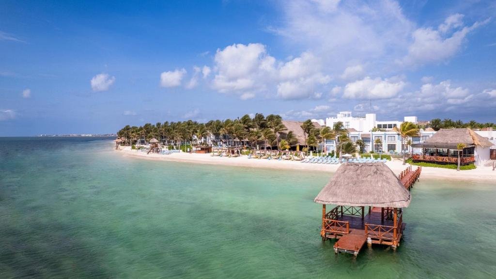 Margaritaville Island Reserve Riviera Cancún resort