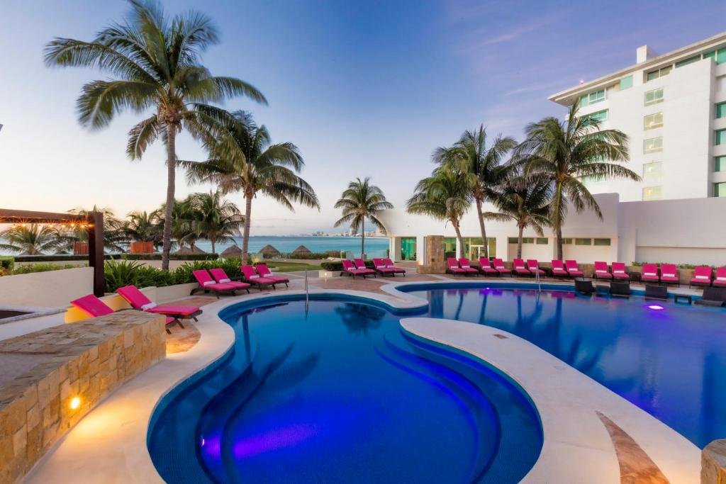 Krystal Grand Cancun resort