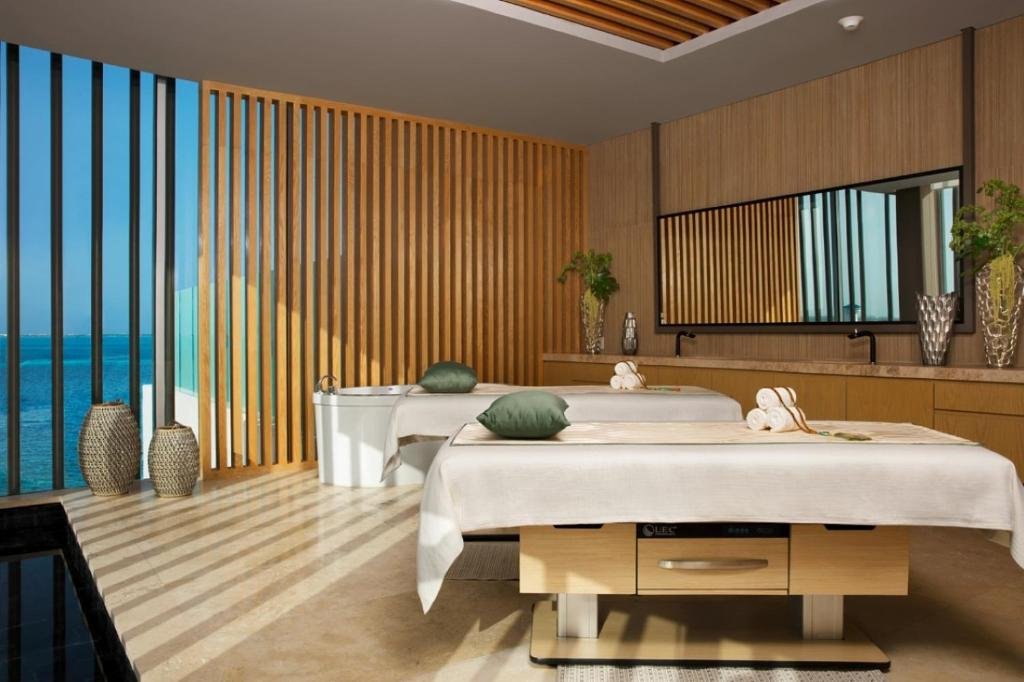Hyatt Vivid Cancun resort