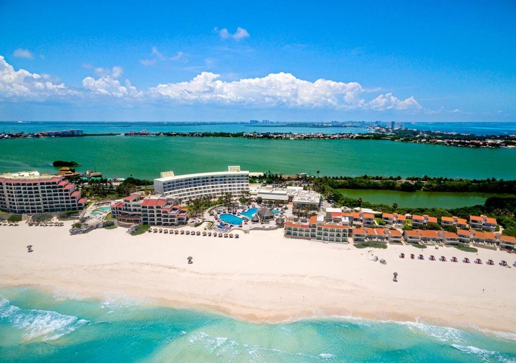 Grand Park Royal Cancún resort