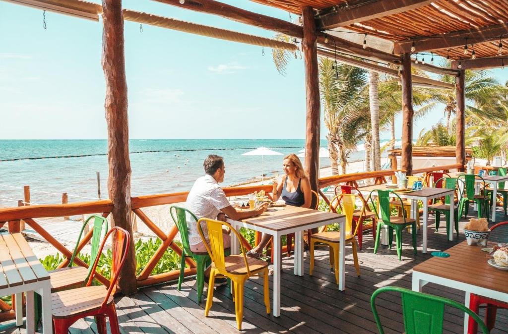 Margaritaville Island Reserve Riviera Cancún resort